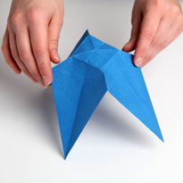 Синий дракончик из бумаги. Оригами. Шаг 11