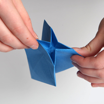Синий дракончик из бумаги. Оригами. Шаг 12