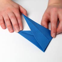 Синий дракончик из бумаги. Оригами. Шаг 20