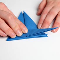 Синий дракончик из бумаги. Оригами. Шаг 23