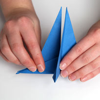 Синий дракончик из бумаги. Оригами. Шаг 24