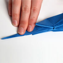 Синий дракончик из бумаги. Оригами. Шаг 29