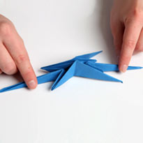 Синий дракончик из бумаги. Оригами. Шаг 30