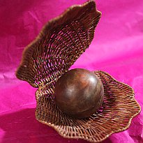 Шоколадный шар с сюрпризом от шоколатье Дмитрия Матейчика