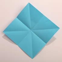 Синий дракончик из бумаги. Оригами. Шаг 1
