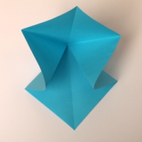 Синий дракончик из бумаги. Оригами. Шаг 2