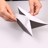 Хэллоуин своими руками: Летучая мышь оригами. Шаг 3