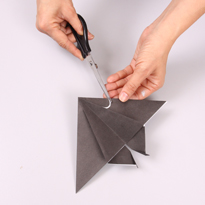 Хэллоуин своими руками: Летучая мышь оригами. Шаг 5