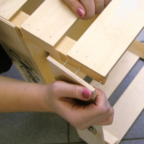 Столик – поднос из деревянного ящика. Шаг 1